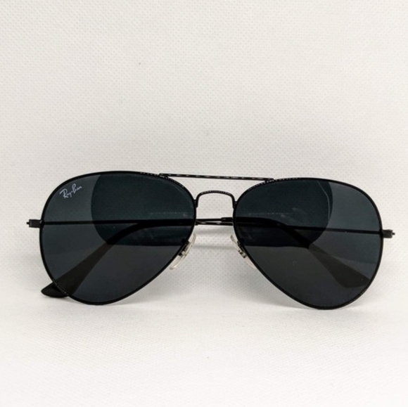 LIKE NEW RayBan Aviator Classic RB3025 Black Ray ban Sunglasses - Picture 4 of 14